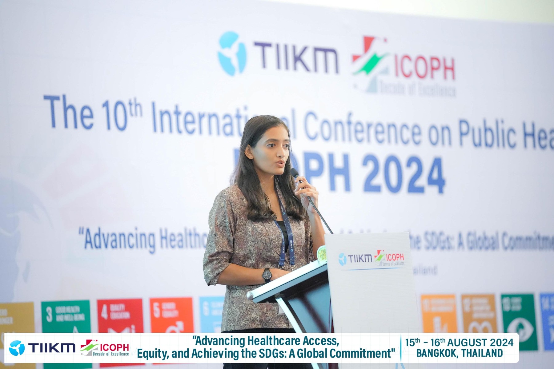 Dr. Mugdha Deshpande presenting at an international scientific conference